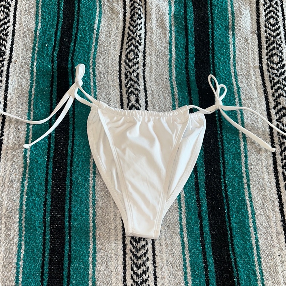 Liberty & Justice *NWT* Women's White String Bikini Bottoms
